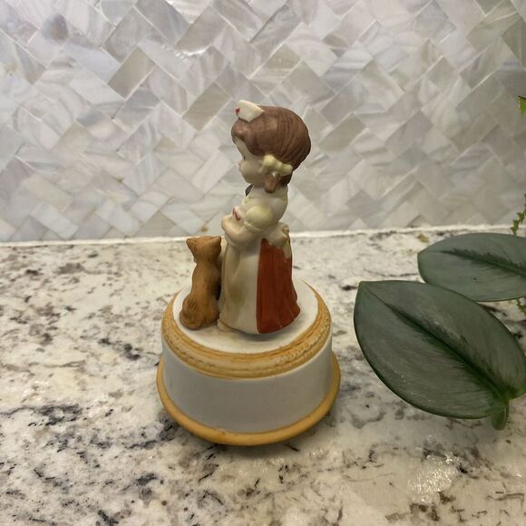Vintage MSR Imports Nurse kitties cats kittens rotating music box Taiwan Gift‎ - Picture 4 of 7